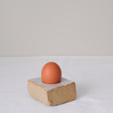 Coquetier "Cruet' en grès - Blanc satiné d'Estudio Vernis chez Brutal Ceramics