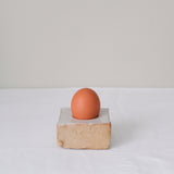 Coquetier "Cruet' en grès - Blanc satiné d'Estudio Vernis chez Brutal Ceramics