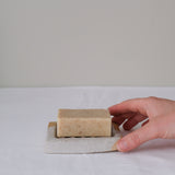 Porte Savon en grès L 11cm cuisson feu - Blanc d'Estudio Vernis chez Brutal Ceramics