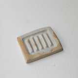 Porte Savon en grès L 11cm cuisson feu - Blanc d'Estudio Vernis chez Brutal Ceramics