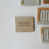 Porte Savon en grès L 11cm cuisson feu - Blanc d'Estudio Vernis chez Brutal Ceramics