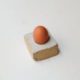 Coquetier "Cruet' en grès - Blanc satiné d'Estudio Vernis chez Brutal Ceramics