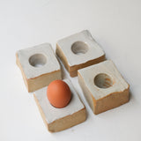 Coquetier "Cruet' en grès - Blanc satiné d'Estudio Vernis chez Brutal Ceramics