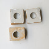Coquetier "Cruet' en grès - Blanc satiné d'Estudio Vernis chez Brutal Ceramics