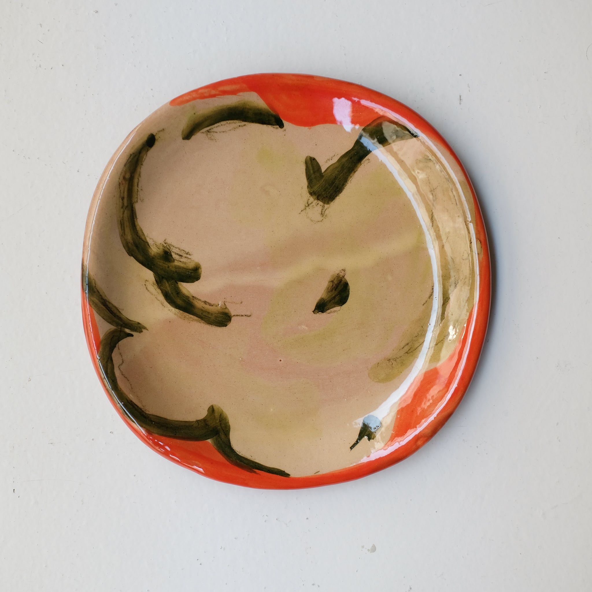 Assiette SP26HB02 en faïence rouge D 19,5cm - Multicolore d'Héloise Bariol chez Brutal Ceramics