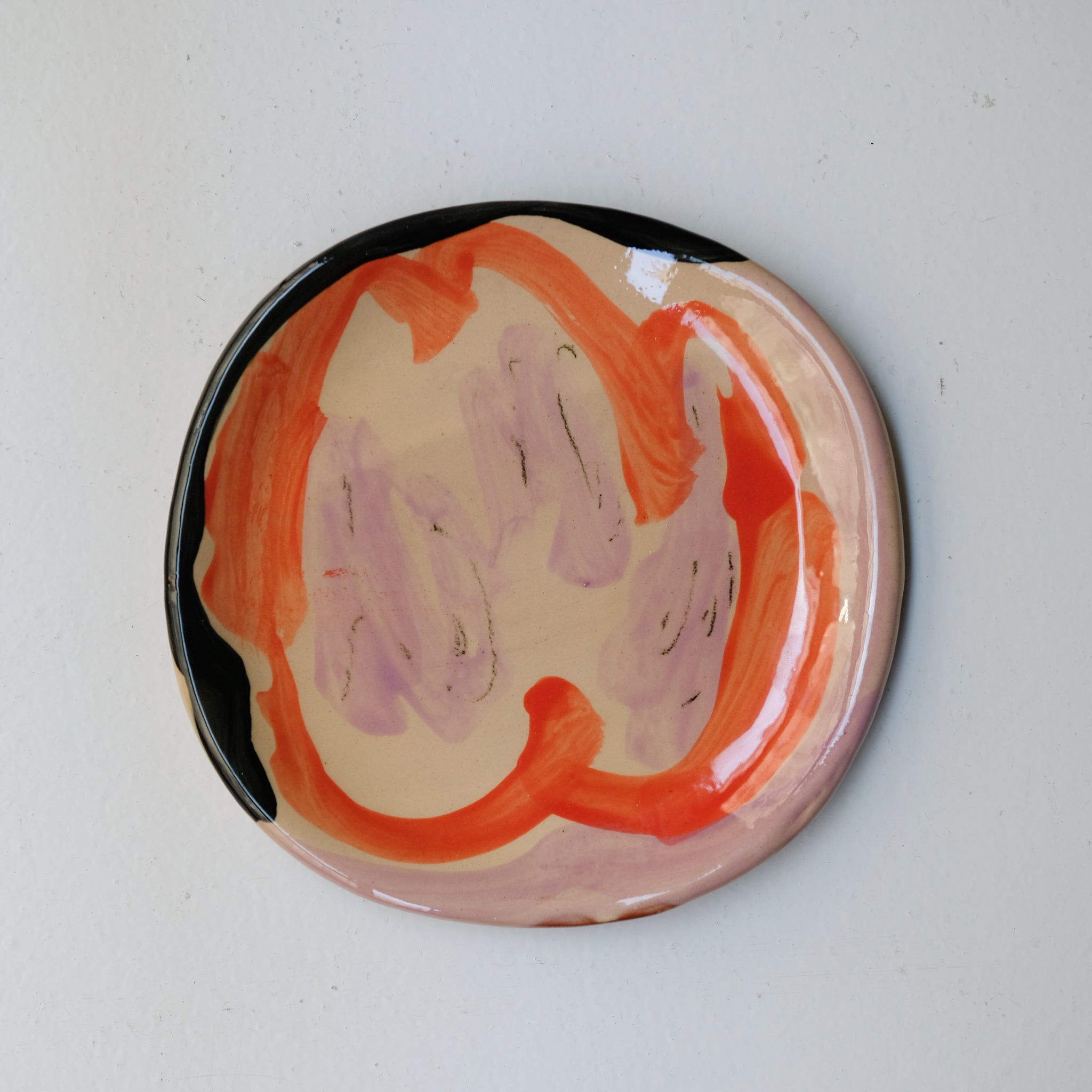 Assiette SP26HB03 en faïence rouge D 19,5cm - Multicolore d'Héloise Bariol chez Brutal Ceramics