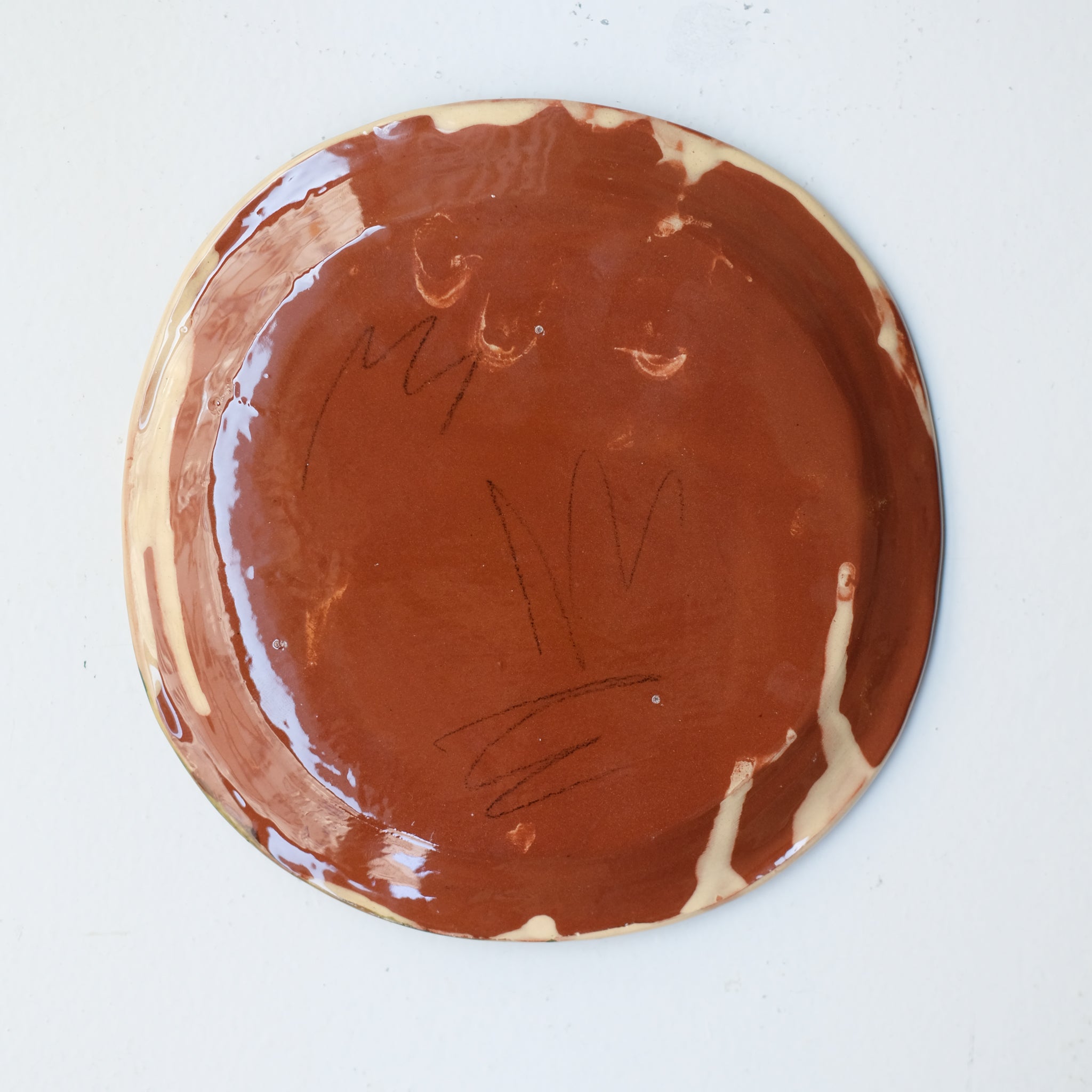 Assiette SP26HB05 en faïence rouge D 19,5cm - Multicolore d'Héloise Bariol chez Brutal Ceramics