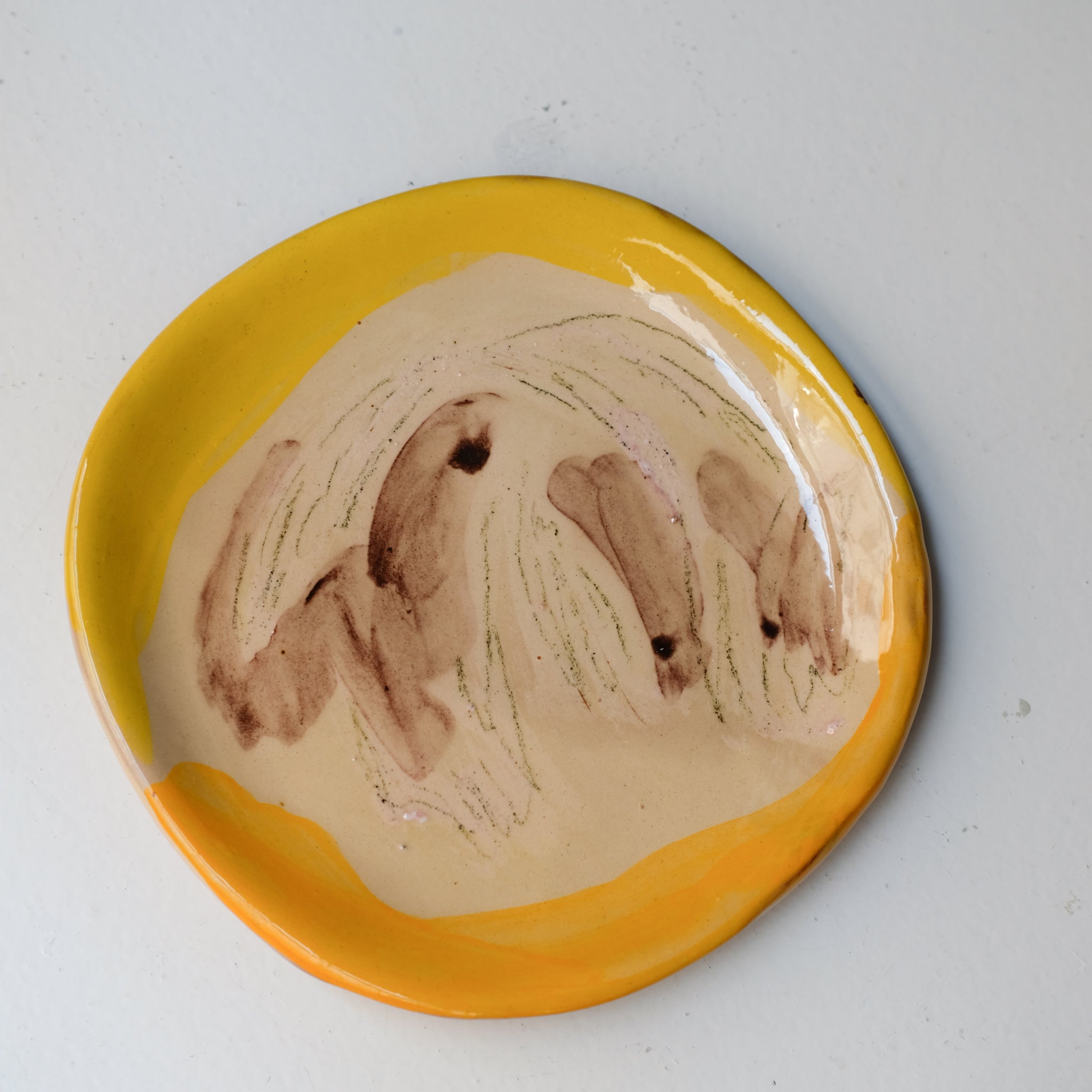 Assiette SP26HB06 en faïence rouge D 19,5cm - Multicolore d'Héloise Bariol chez Brutal Ceramics