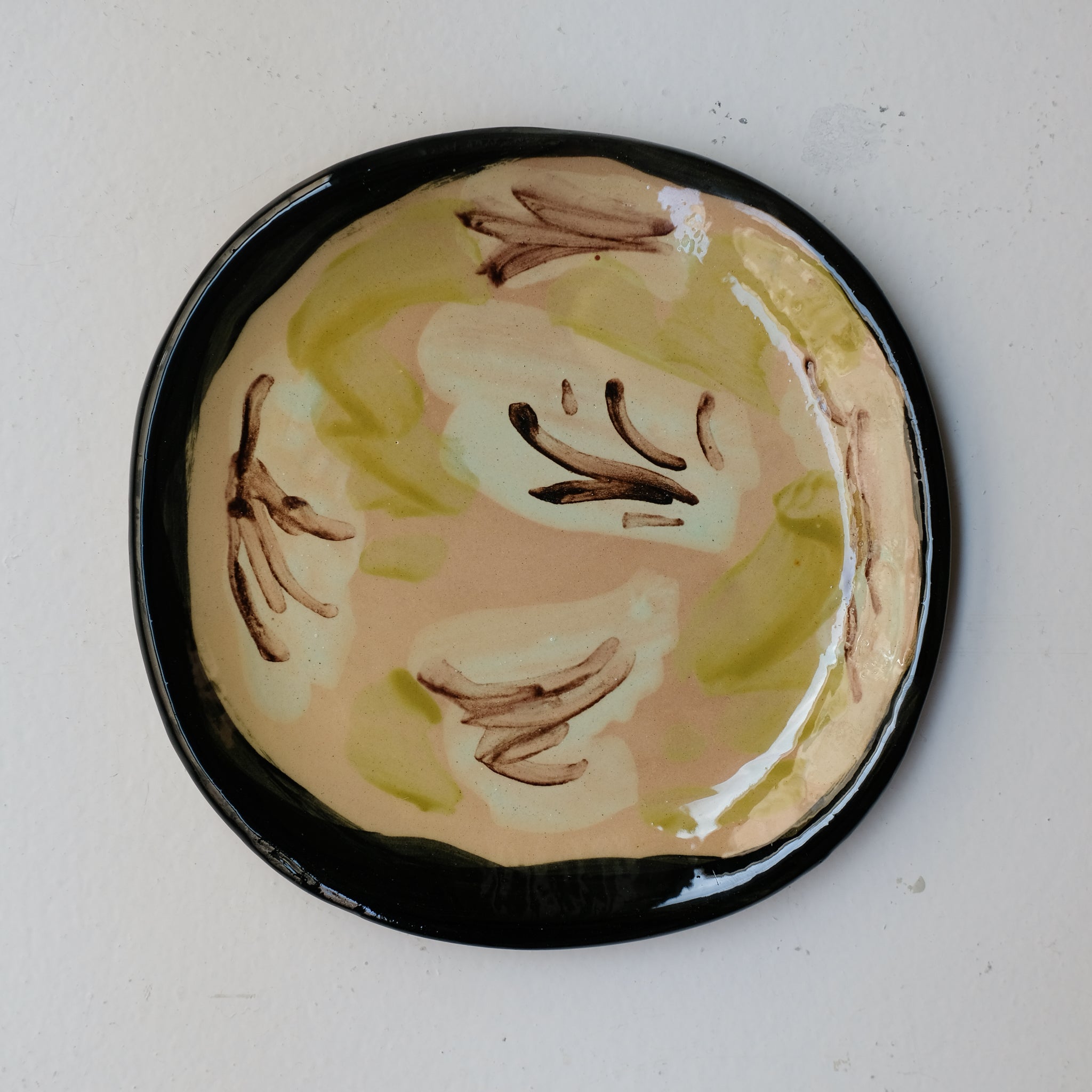Assiette SP26HB08 en faïence rouge D 19,5cm - Multicolore d'Héloise Bariol chez Brutal Ceramics