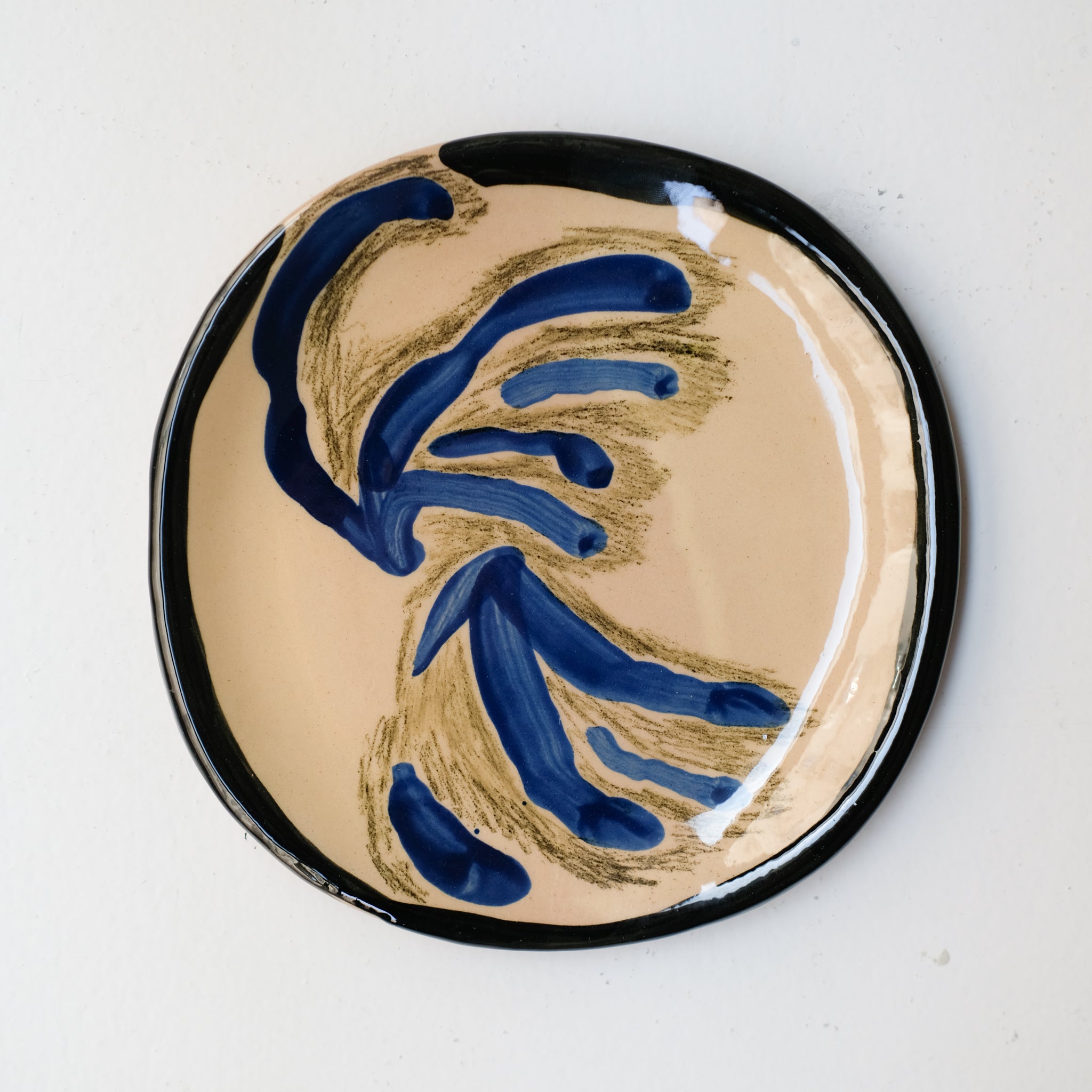 Assiette SP26HB09 en faïence rouge D 19,5cm - Multicolore d'Héloise Bariol chez Brutal Ceramics