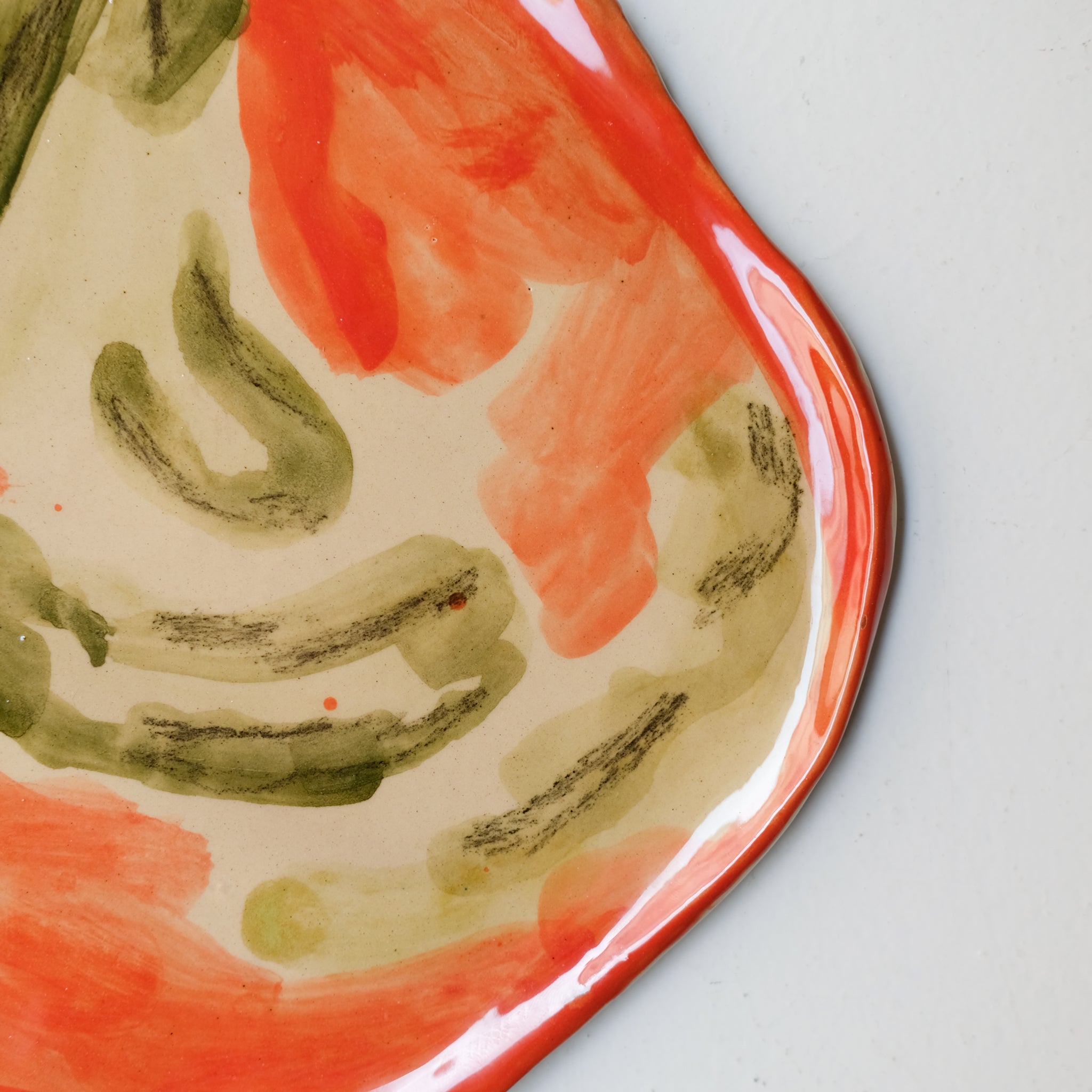 Assiette SP26HB23 en faïence rouge D 25cm - Multicolore d'Héloise Bariol chez Brutal Ceramics