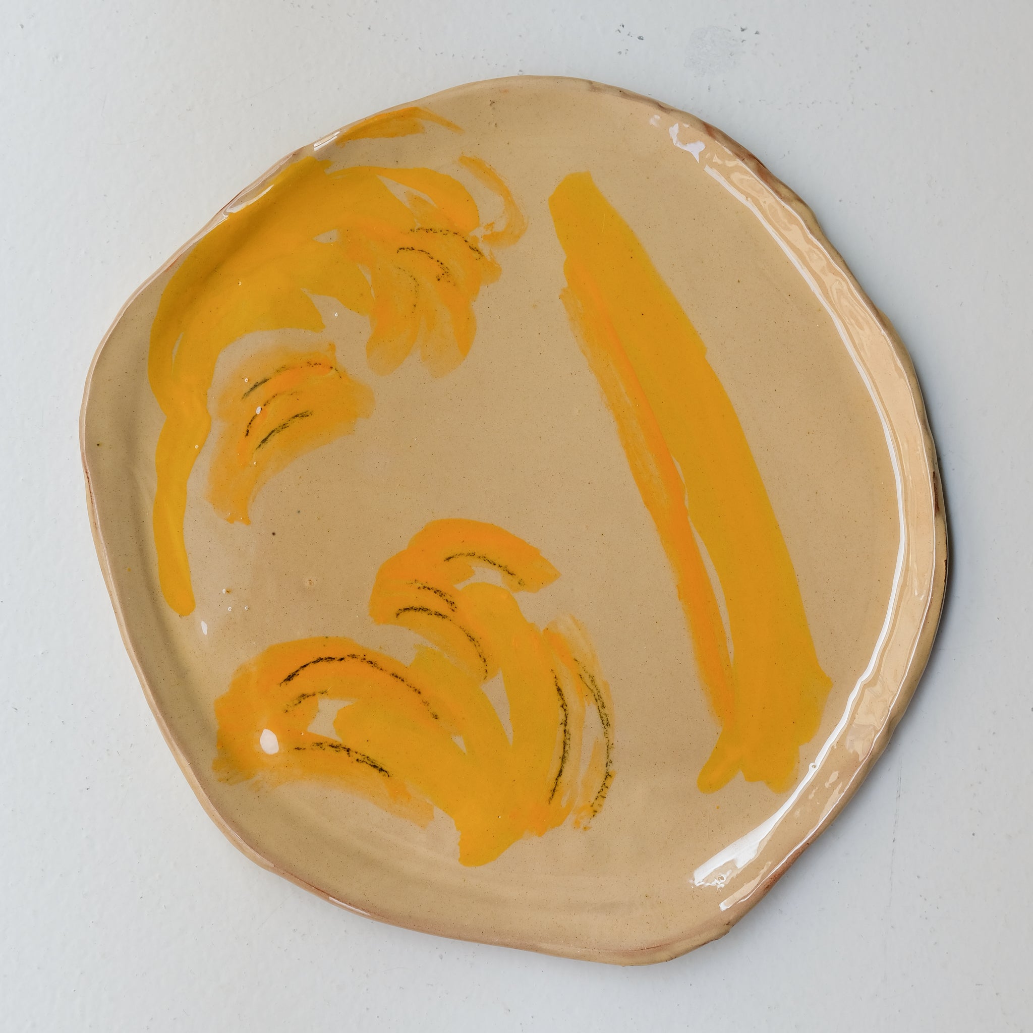 Assiette SP26HB24 en faïence rouge D 25cm - Multicolore d'Héloise Bariol chez Brutal Ceramics
