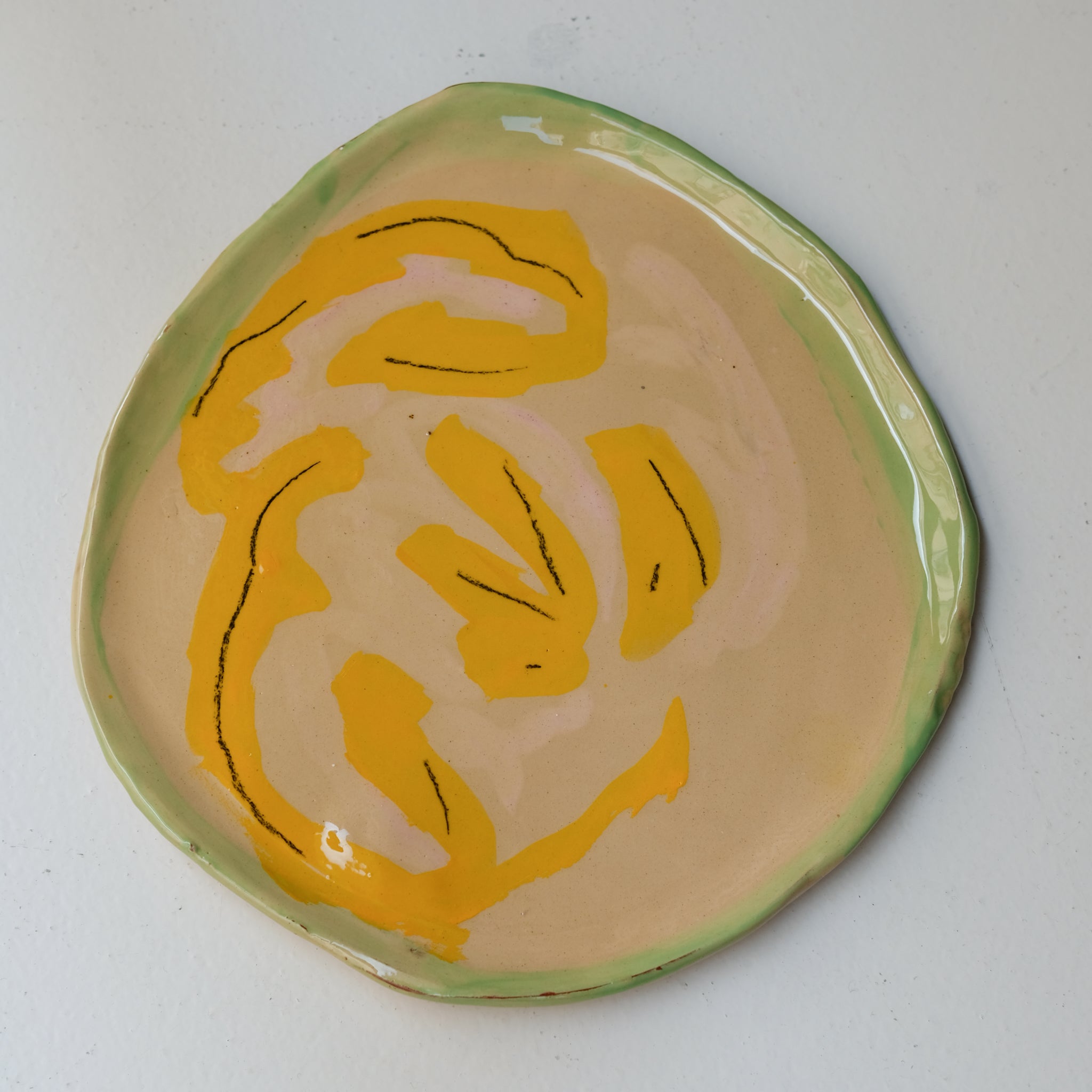 Assiette SP26HB26 en faïence rouge D 25cm - Multicolore d'Héloise Bariol chez Brutal Ceramics