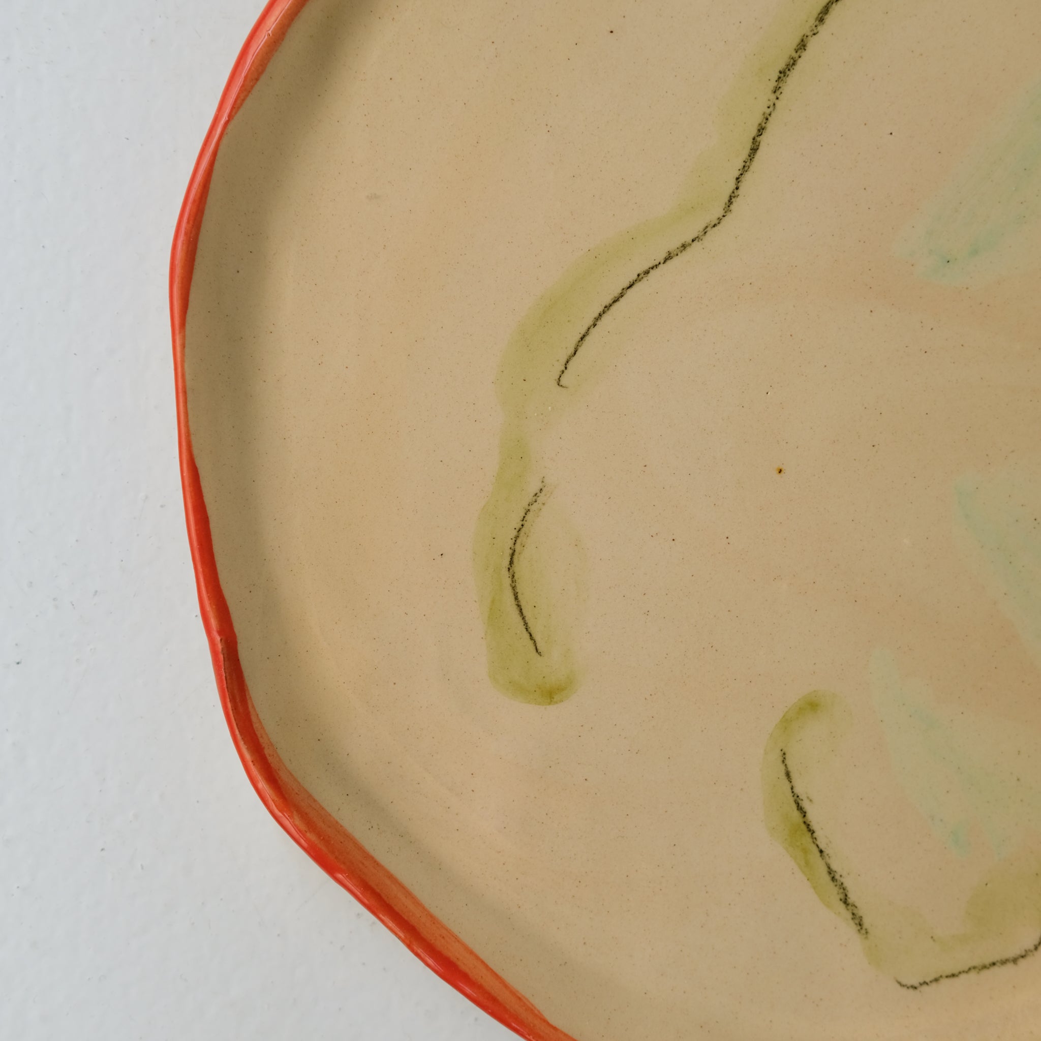 Assiette SP26HB27 en faïence rouge D 25cm - Multicolore d'Héloise Bariol chez Brutal Ceramics