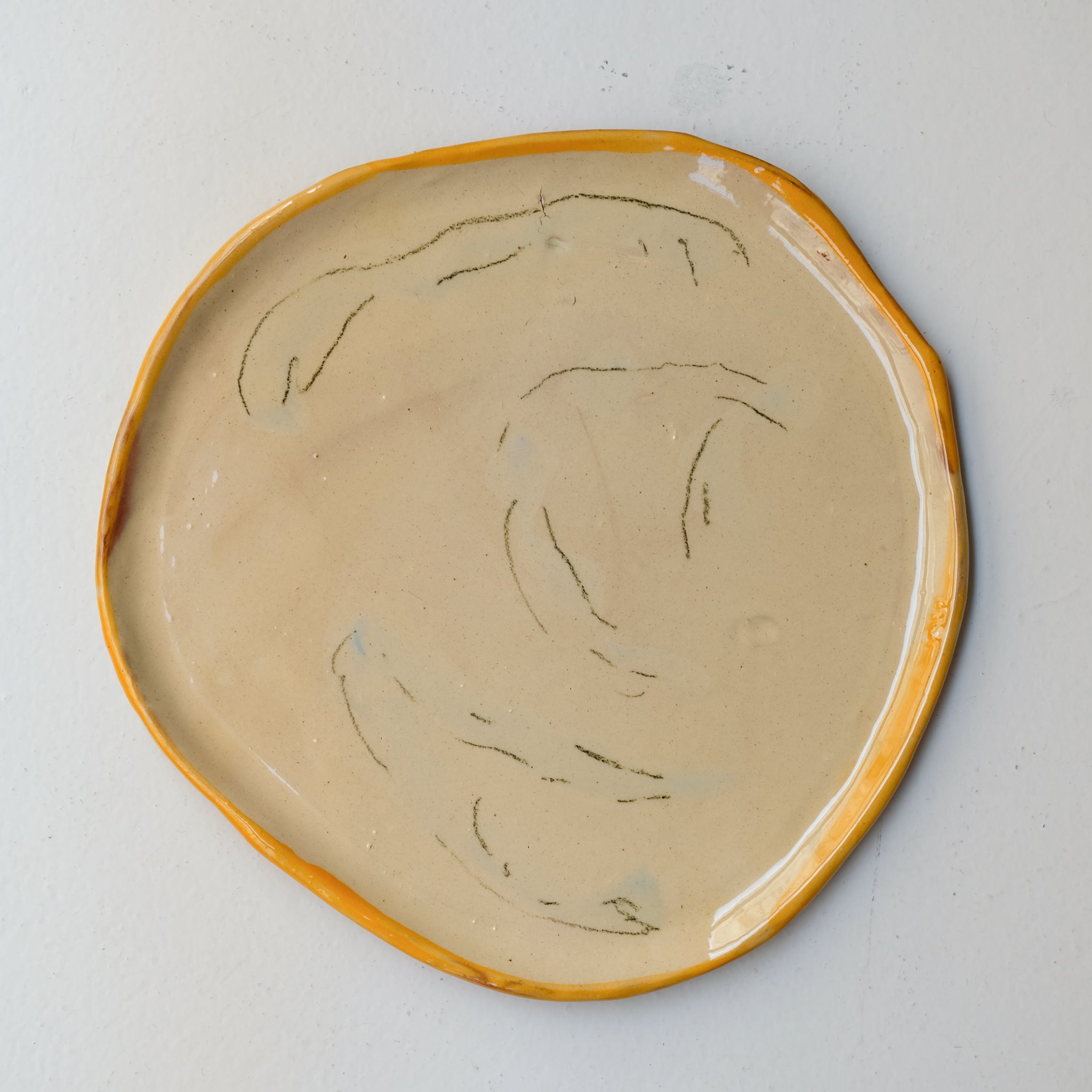 Assiette SP26HB32 en faïence rouge D 25cm - Multicolore d'Héloise Bariol chez Brutal Ceramics
