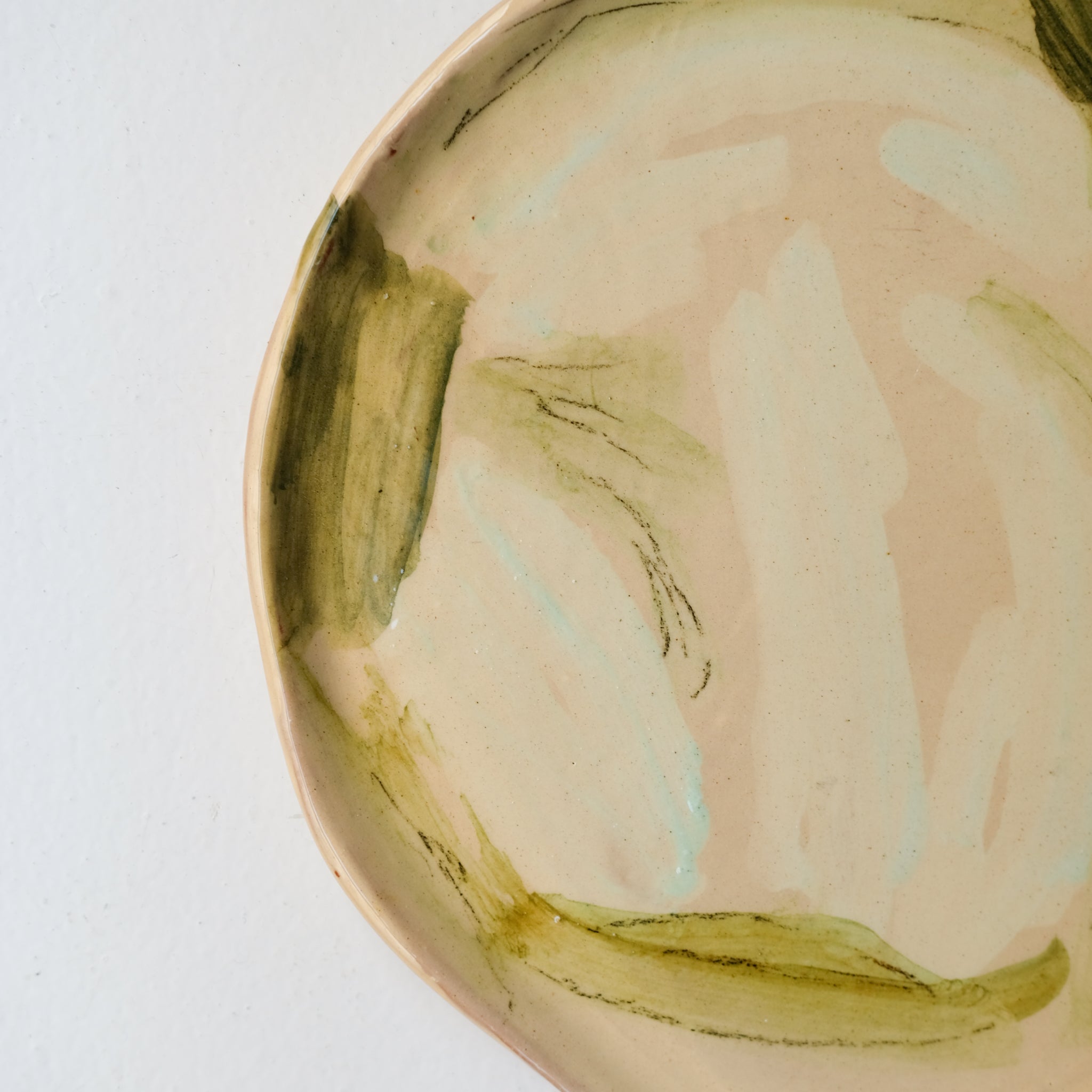 Assiette SP26HB33 en faïence rouge D 25cm - Multicolore d'Héloise Bariol chez Brutal Ceramics