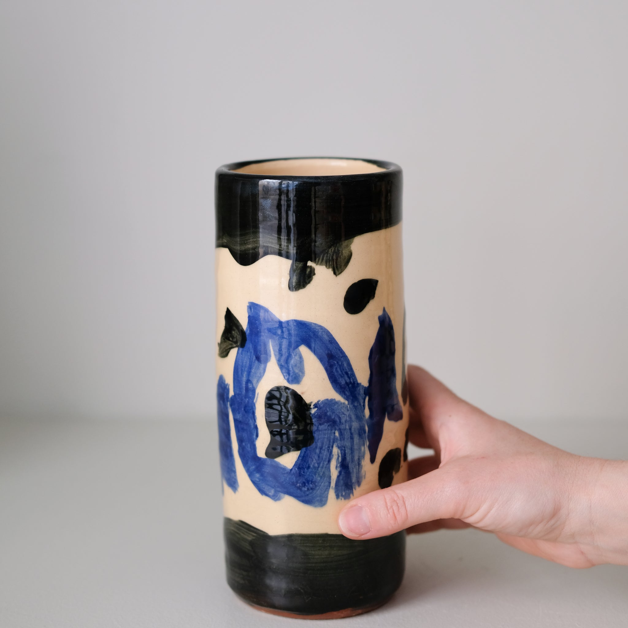 Vase SP26HB05 en faïence rouge H 23cm - Multicolore d'Héloise Bariol chez Brutal Ceramics