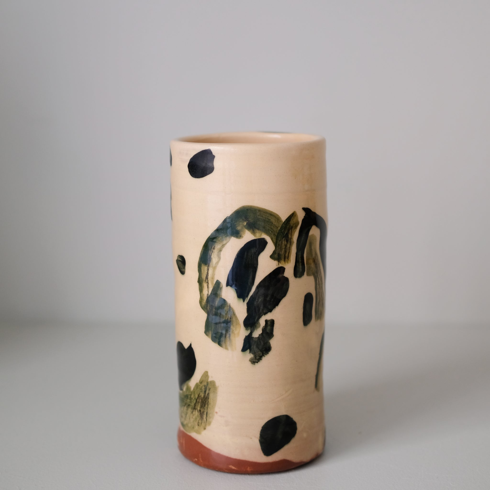 Vase SP26HB07 en faïence rouge H 23cm - Multicolore d'Héloise Bariol chez Brutal Ceramics