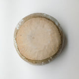 Coupe en terre recoltée D 28cm - vert blanc de Nathalie Réocreux chez Brutal Ceramics
