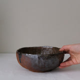 Petit saladier en terre recoltée D 20cm - brun irisé de Nathalie Reocreux chez Brutal Ceramics