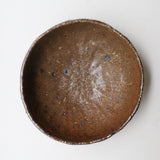 Petit saladier en terre recoltée D 20cm - brun irisé de Nathalie Reocreux chez Brutal Ceramics