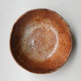 Petit saladier en terre recoltée D 20cm cuisson feu - rouge orangé de Nathalie Reocreux chez Brutal