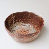 Petit saladier en terre recoltée D 20cm cuisson feu - rouge orangé tacheté de Nathalie Reocreux chez Brutal Ceramics