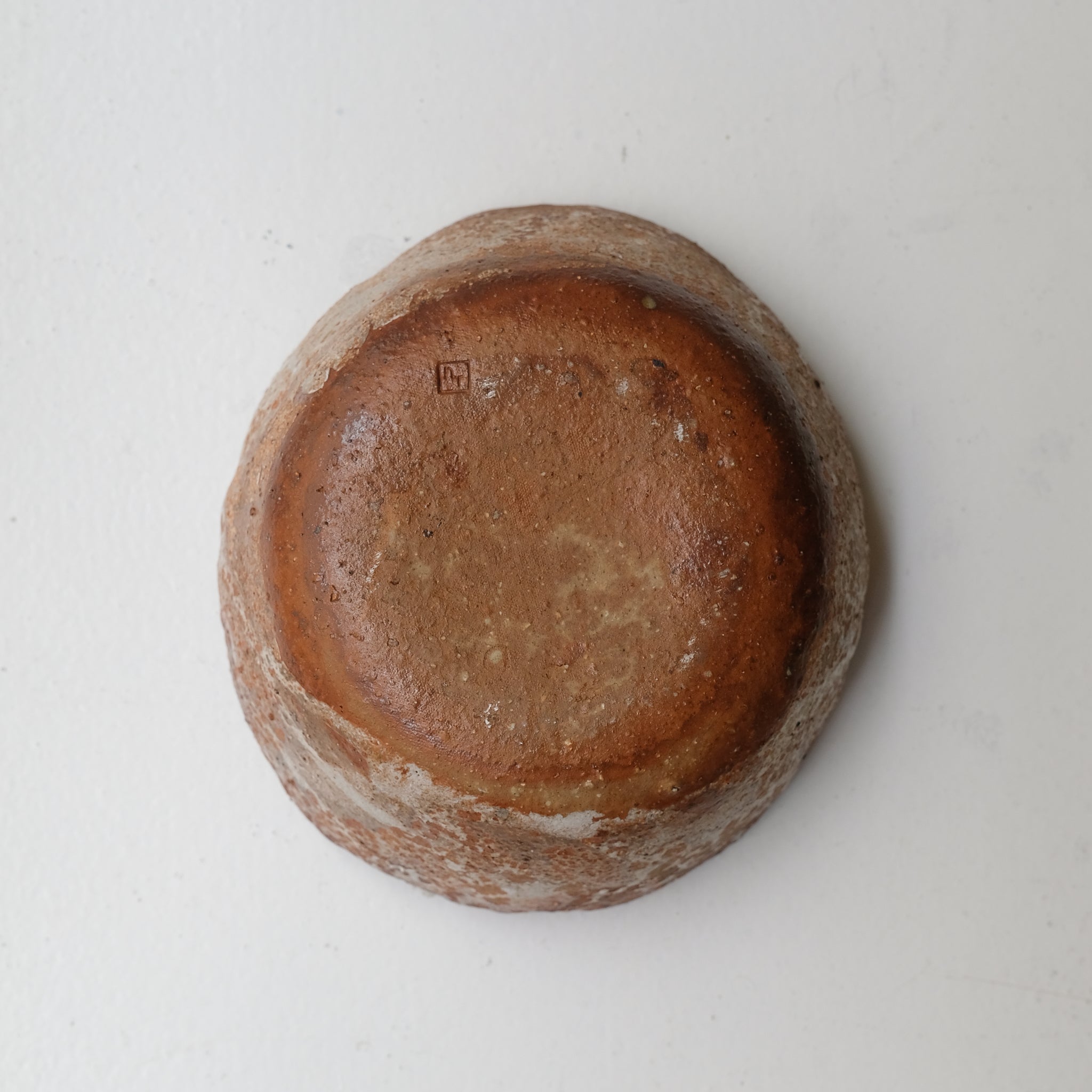Petit saladier en terre recoltée D 20cm cuisson feu - rouge orangé tacheté de Nathalie Reocreux chez Brutal Ceramics