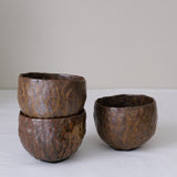 Tasse en terre recoltée 200ml - brun de Nathalie Reocreux chez Brutal Ceramics