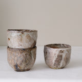 Tasse en terre recoltée 150ml cuisson feu - rose brun de Nathalie Reocreux chez Brutal Ceramics
