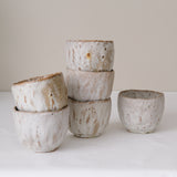 Tasse en terre recoltée 150ml - blanc mat de Nathalie Reocreux chez Brutal Ceramics
