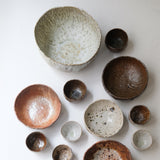 Petit saladier en terre recoltée D 20cm - brun irisé de Nathalie Reocreux chez Brutal Ceramics