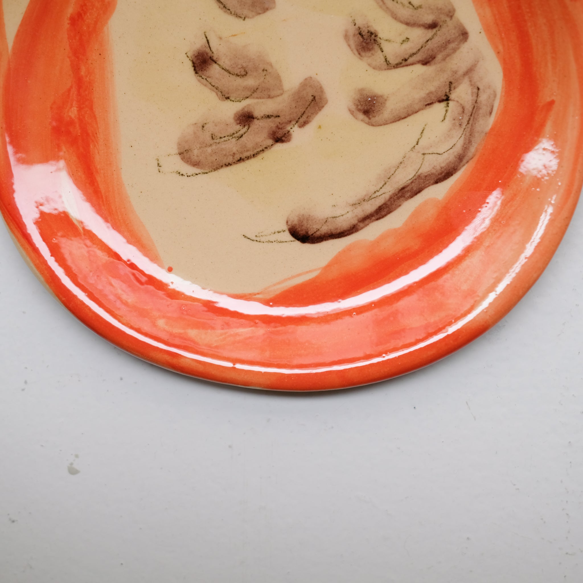 Assiette SU26HB06 en faïence rouge D 19,5cm - Multicolore d'Héloise Bariol chez Brutal Ceramics