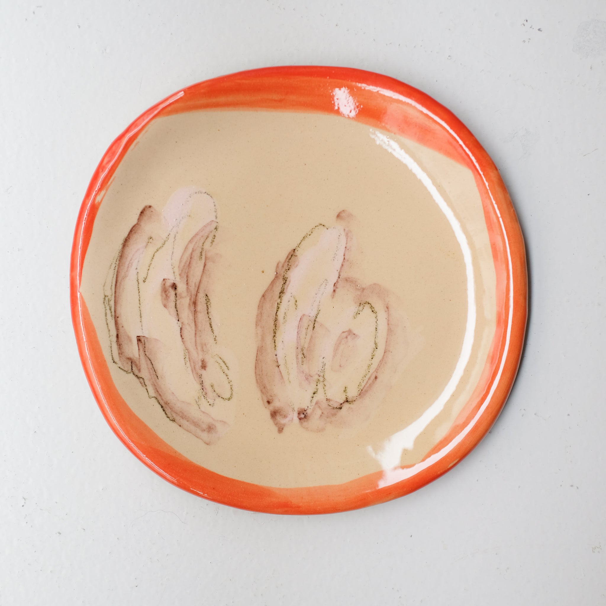 Assiette SU26HB20 en faïence rouge D 19,5cm - Multicolore d'Héloise Bariol chez Brutal Ceramics
