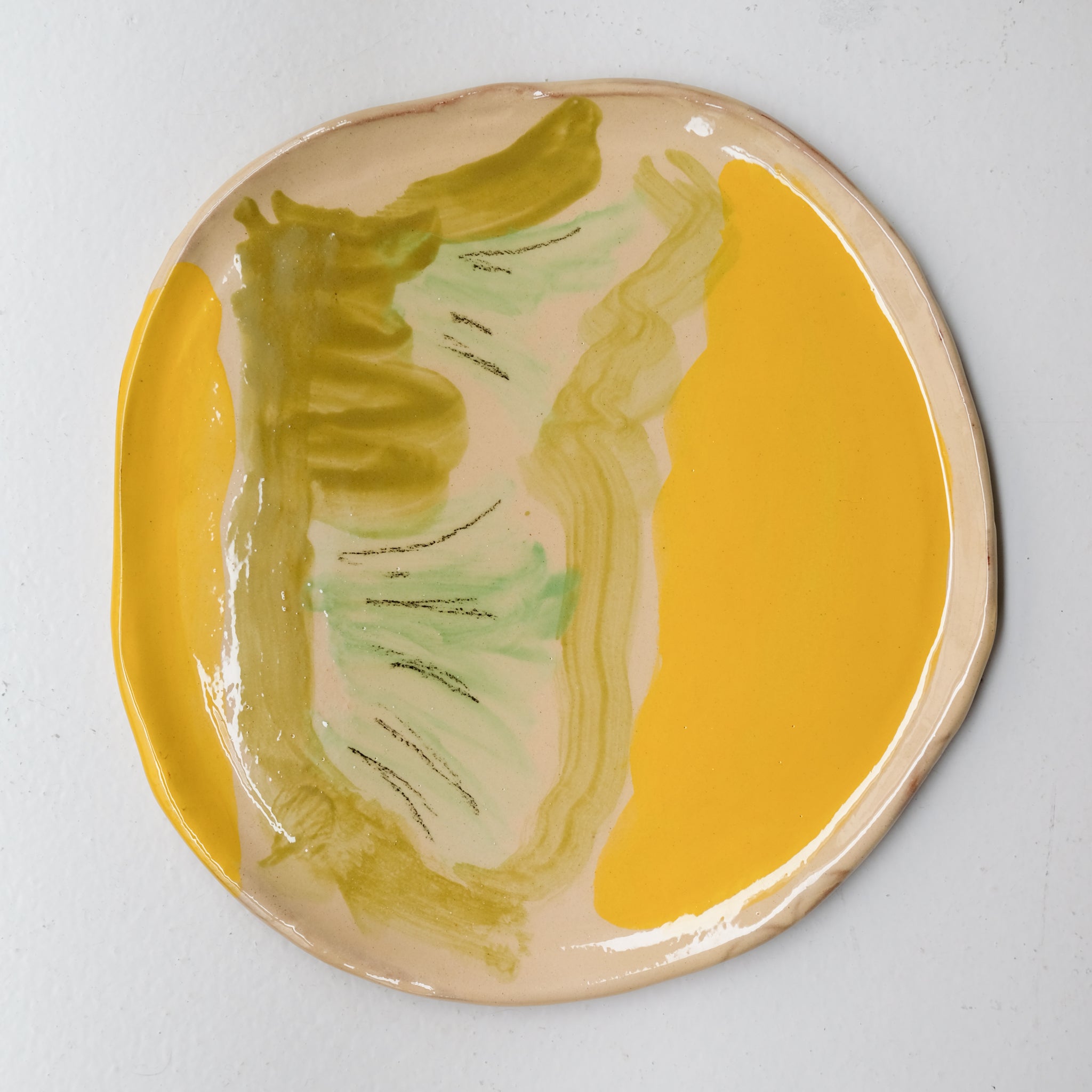 Assiette SU26HB32 en faïence rouge D 25cm - Multicolore d'Héloise Bariol chez Brutal Ceramics