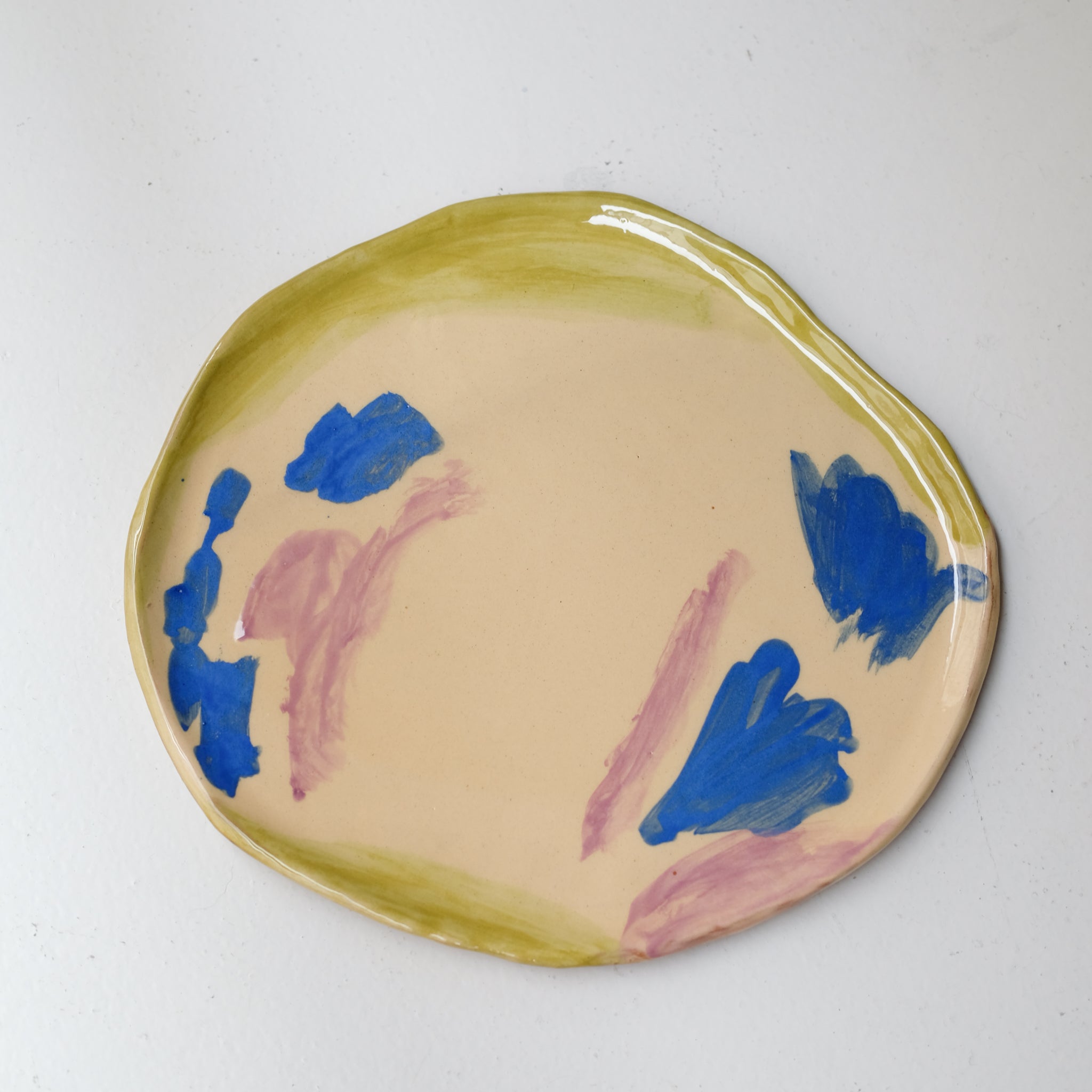 Assiette SU26HB39 en faïence rouge D 25cm - Multicolore d'Héloise Bariol chez Brutal Ceramics