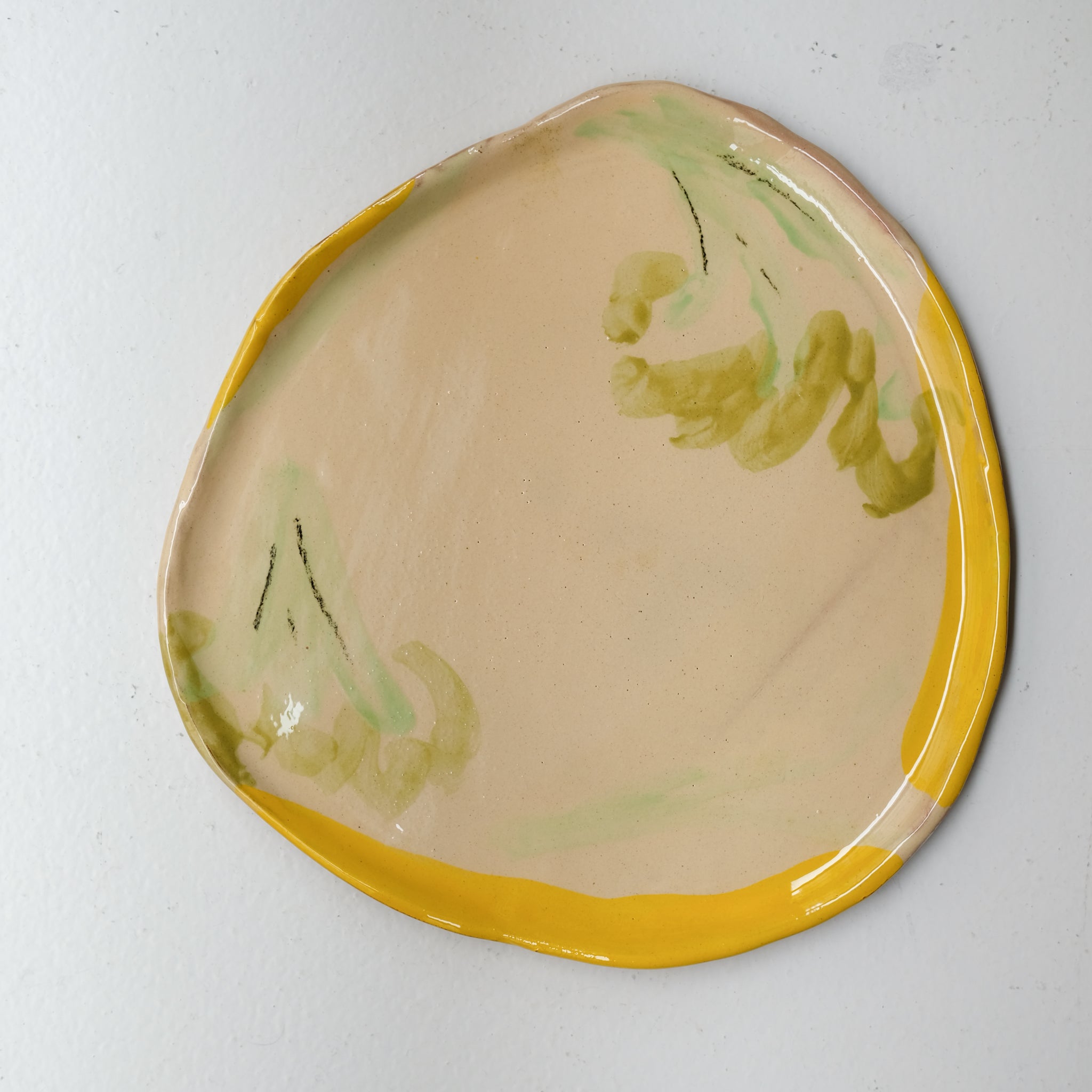 Assiette SU26HB44 en faïence rouge D 25cm - Multicolore d'Héloise Bariol chez Brutal Ceramics