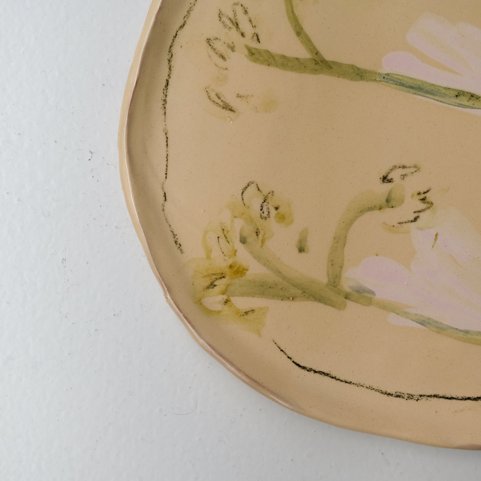 Assiette SU26HB45 en faïence rouge D 25cm - Multicolore d'Héloise Bariol chez Brutal Ceramics