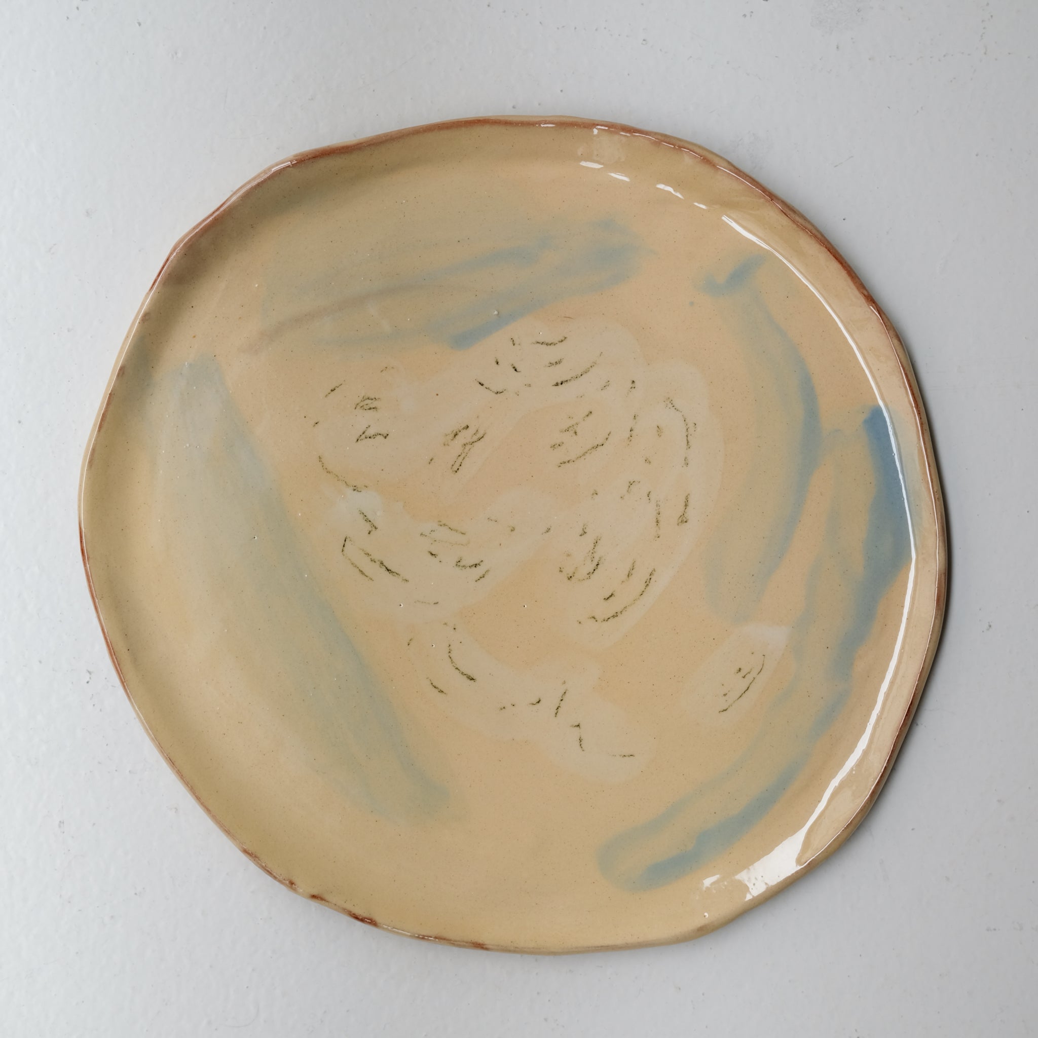 Assiette SU26HB50 en faïence rouge D 25cm - Multicolore d'Héloise Bariol chez Brutal Ceramics