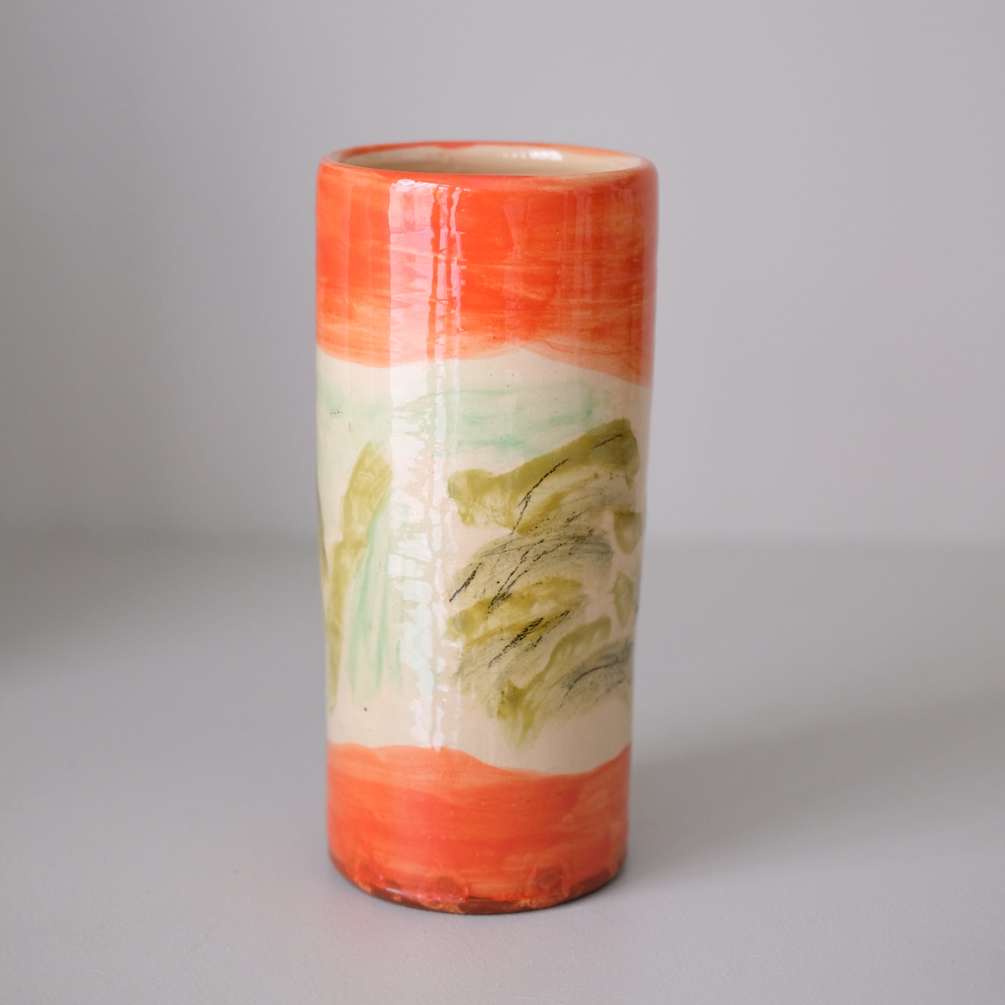 Vase SU26HB02 en faïence rouge H 23cm d'Héloise Bariol chez Brutal Ceramics