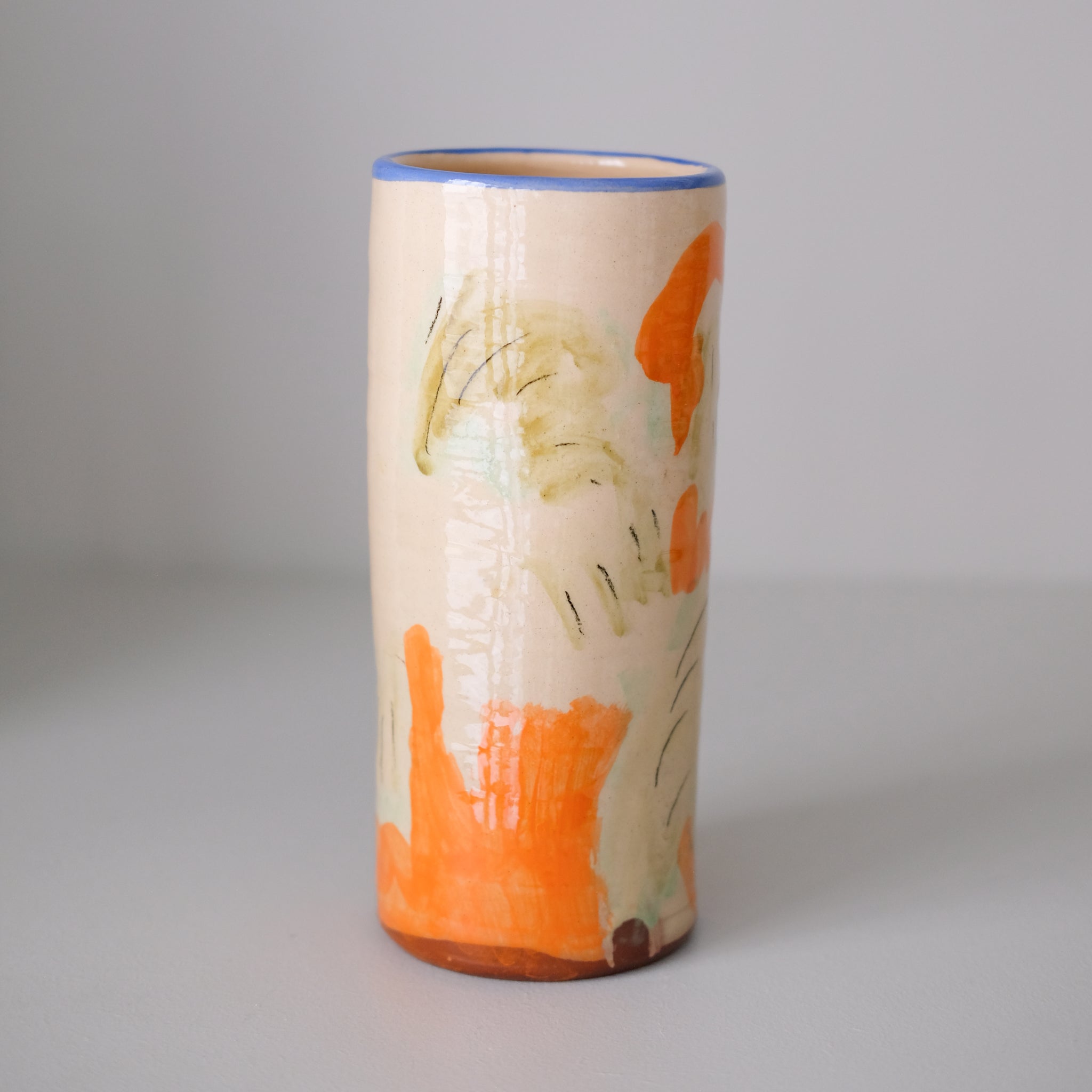 Vase SU26HB05 en faïence rouge H 23cm d'Héloise Bariol chez Brutal Ceramics
