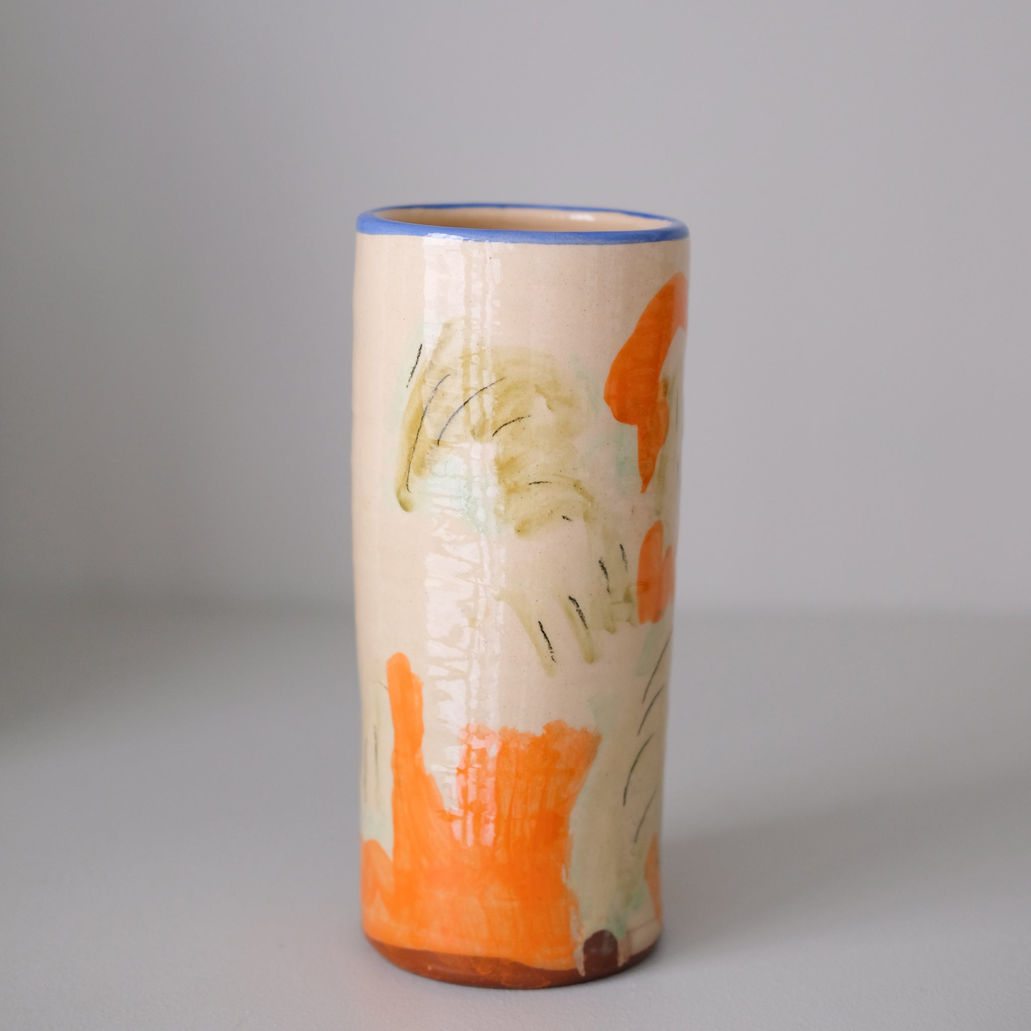 Vase SU26HB05 en faïence rouge H 23cm d'Héloise Bariol chez Brutal Ceramics