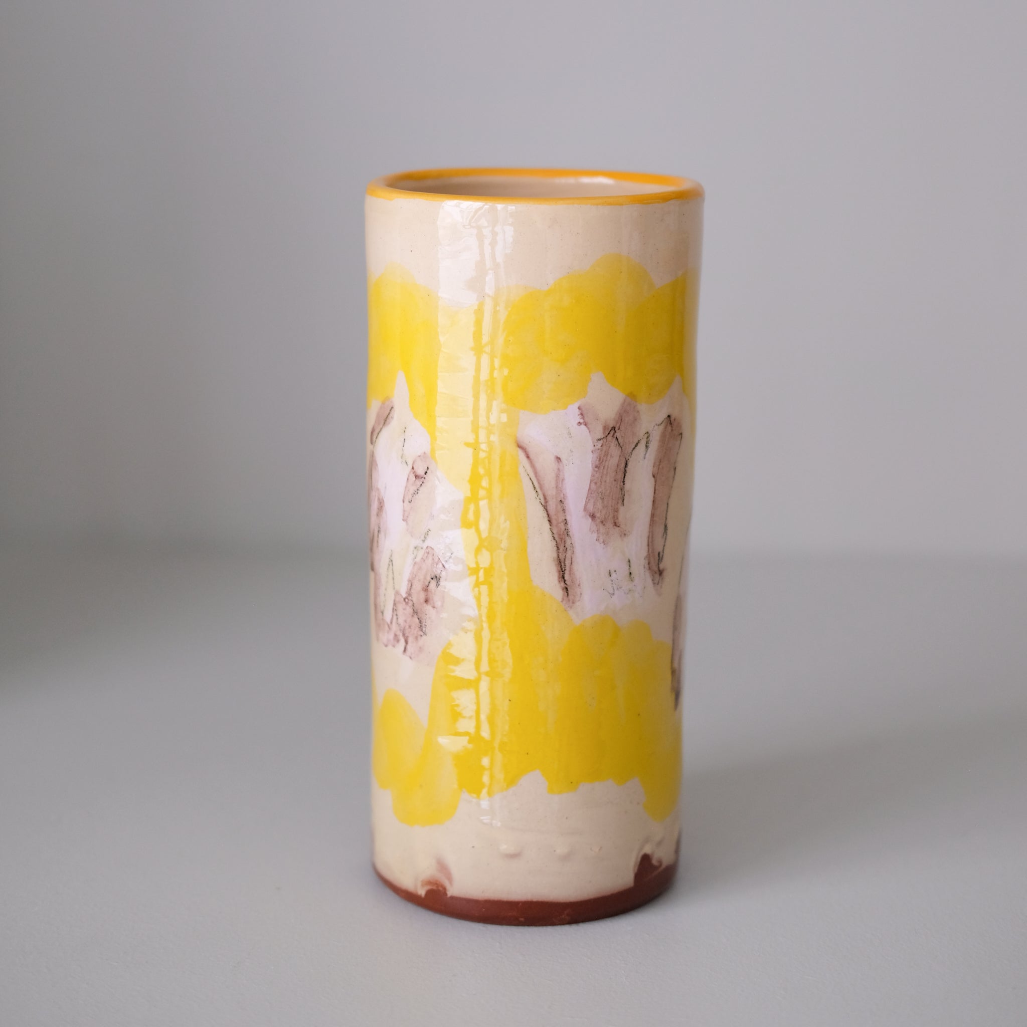 Vase SU26HB10 en faïence rouge H 23cm d'Héloise Bariol chez Brutal Ceramics