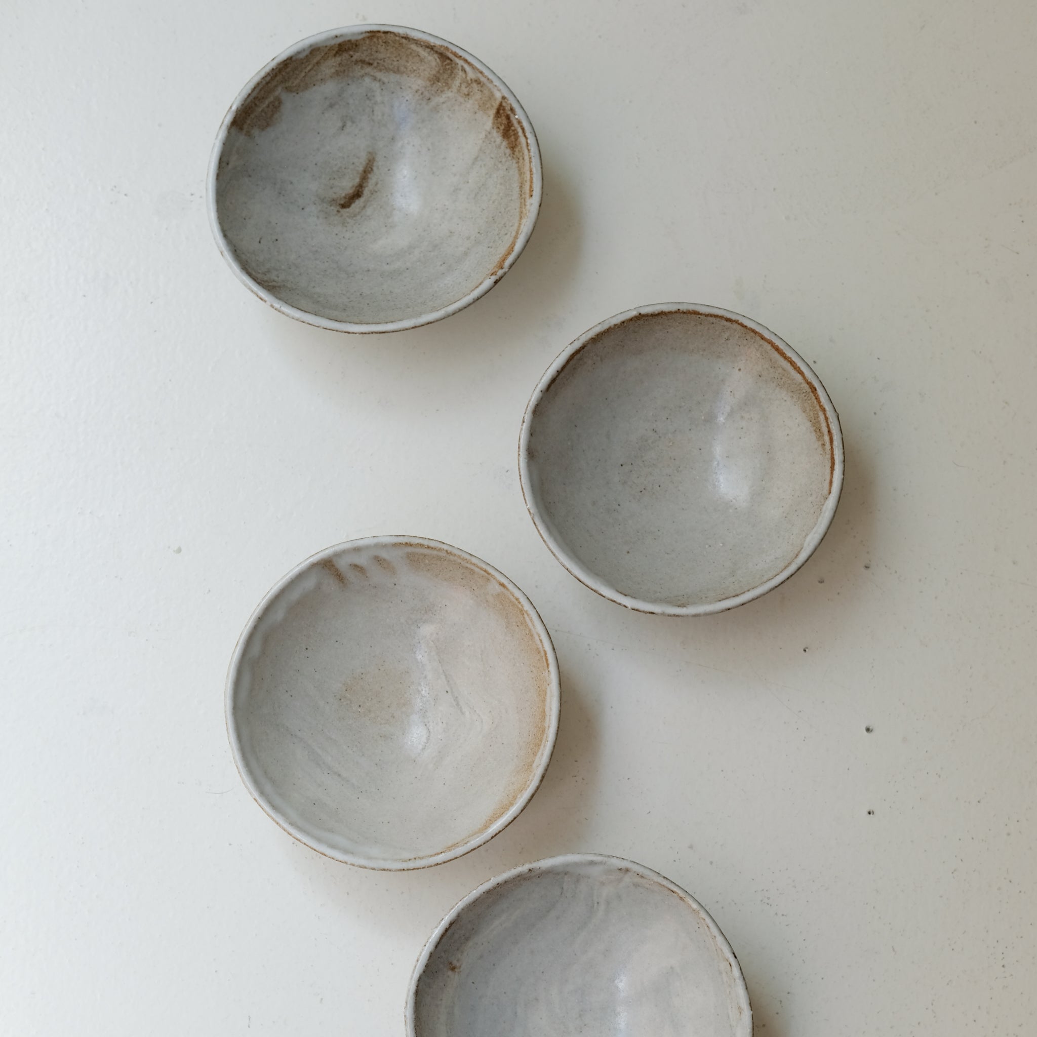 Bol en grès D 16cm - blanc gris satiné de Lola Moreau chez Brutal Ceramics