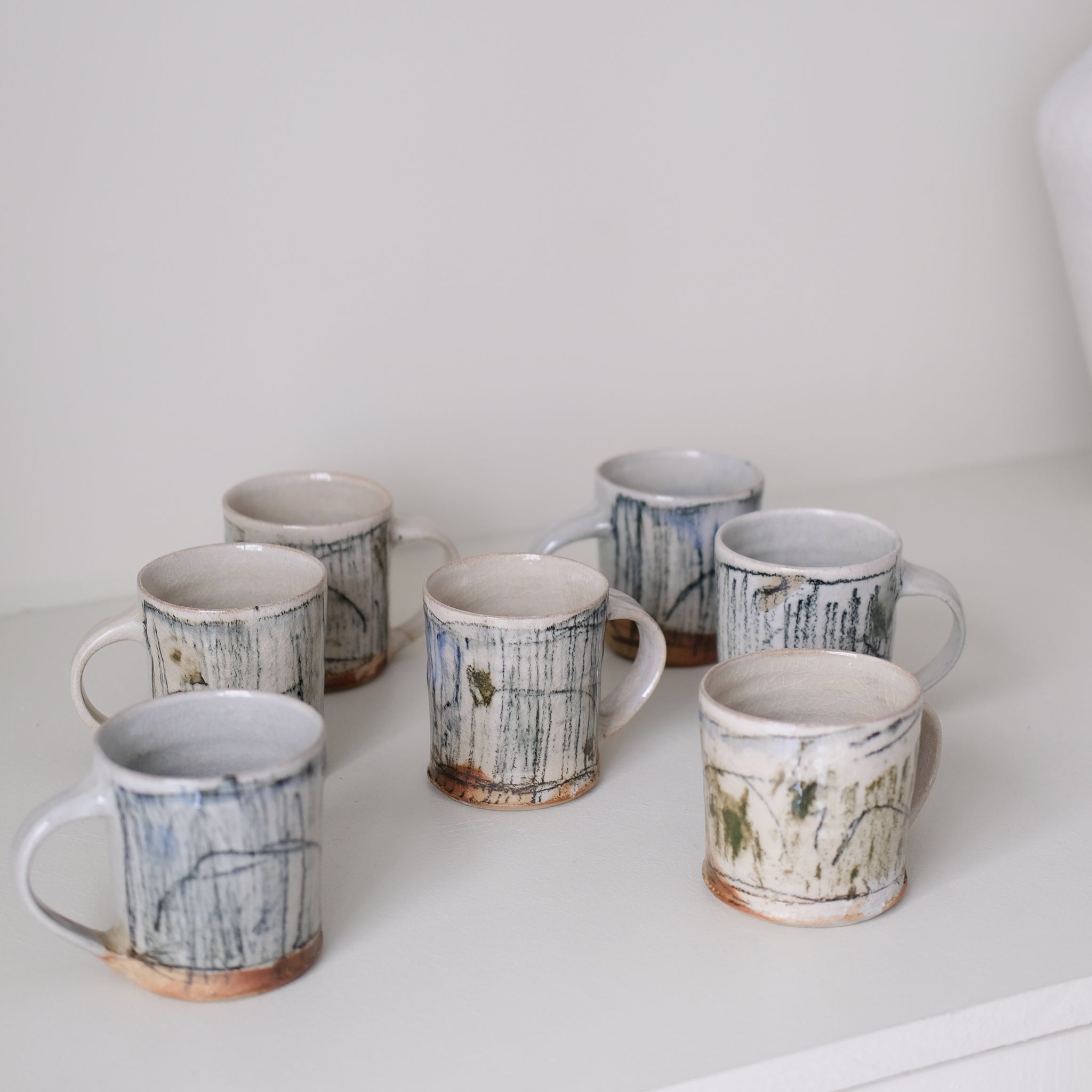 Tasse (D) en grès 250 ml cuisson feu - rayures fines de Maya Micenmacher chez Brutal Ceramics