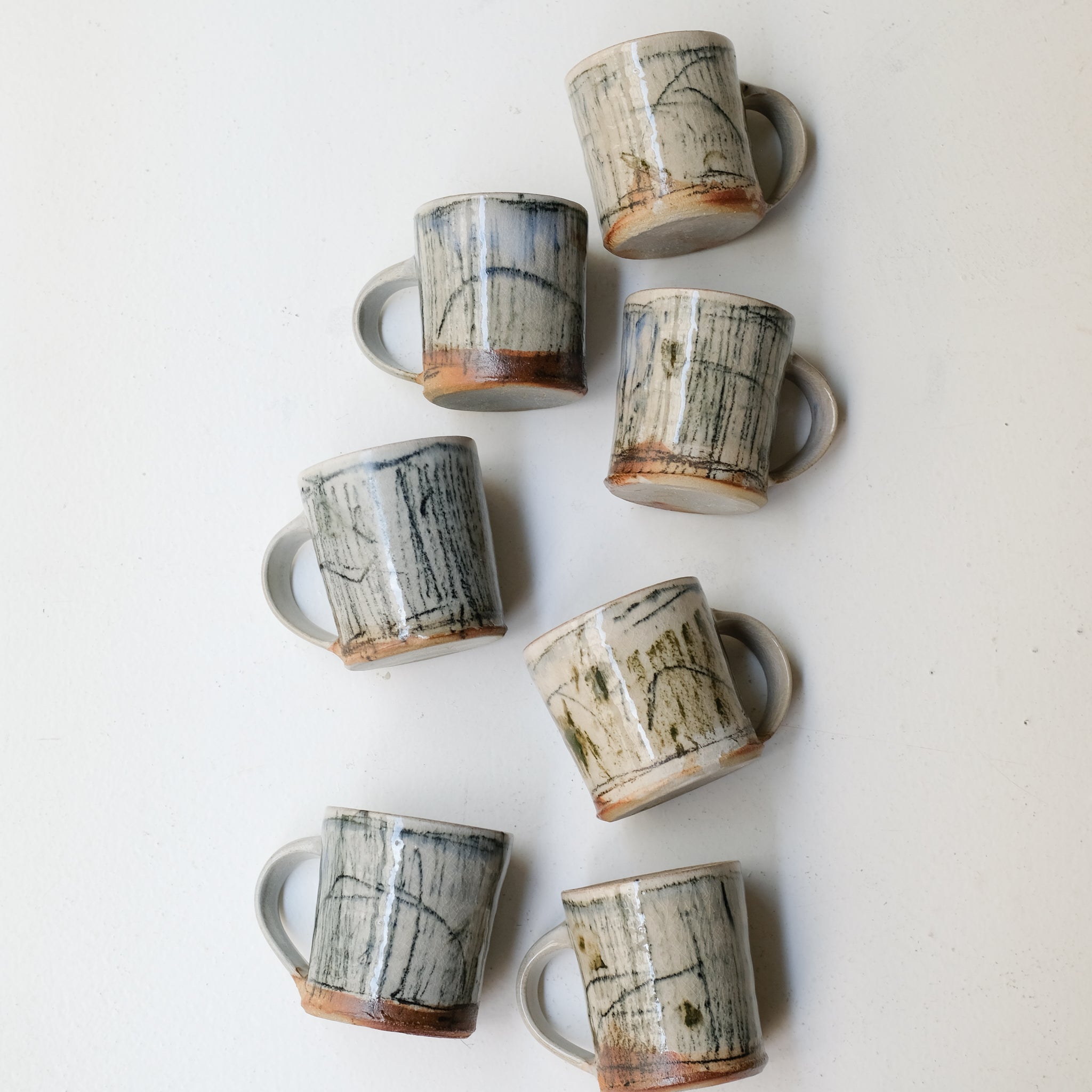 Tasse (D) en grès 250 ml cuisson feu - rayures fines de Maya Micenmacher chez Brutal Ceramics