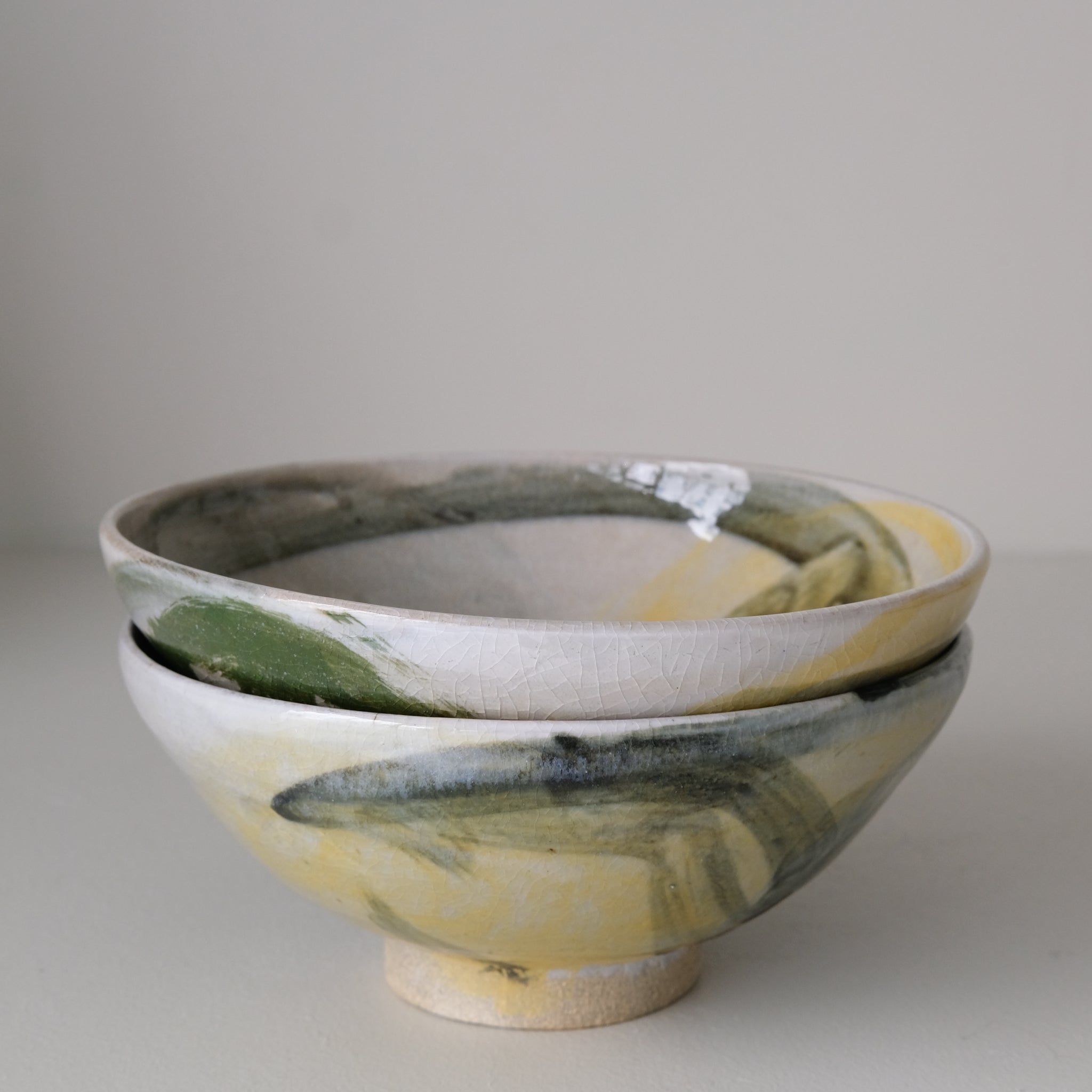 Saladier-Grand bol (I) en grès D19cm cuisson feu -multicolore de Maya Micenmacher chez Brutal Ceramics