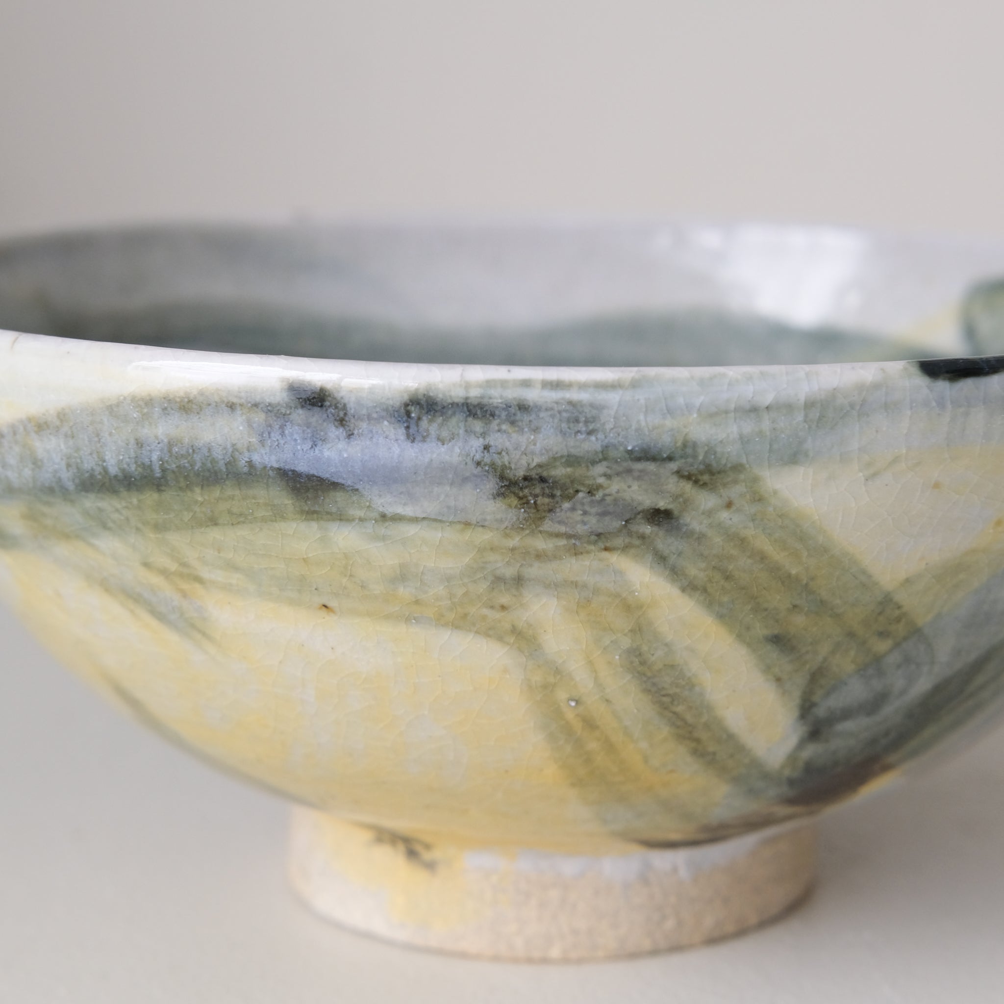 Saladier-Grand bol (I) en grès D19cm cuisson feu -multicolore de Maya Micenmacher chez Brutal Ceramics