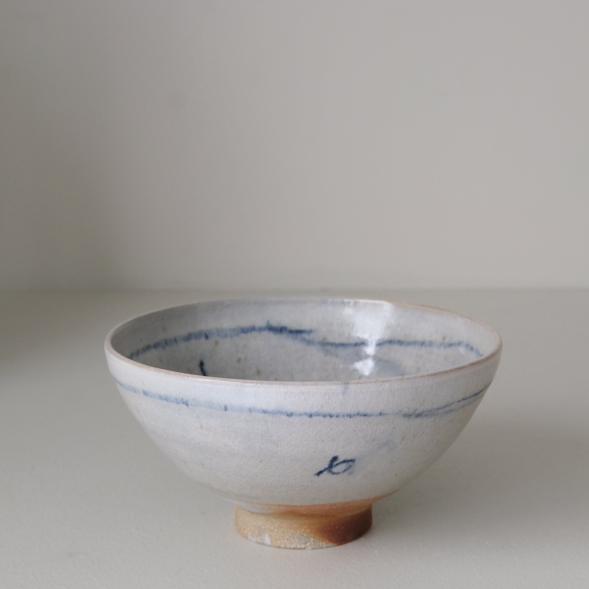 Bol (J) en grès D 15 cm cuisson feu - bleu de Maya Micenmacher chez Brutal Ceramics
