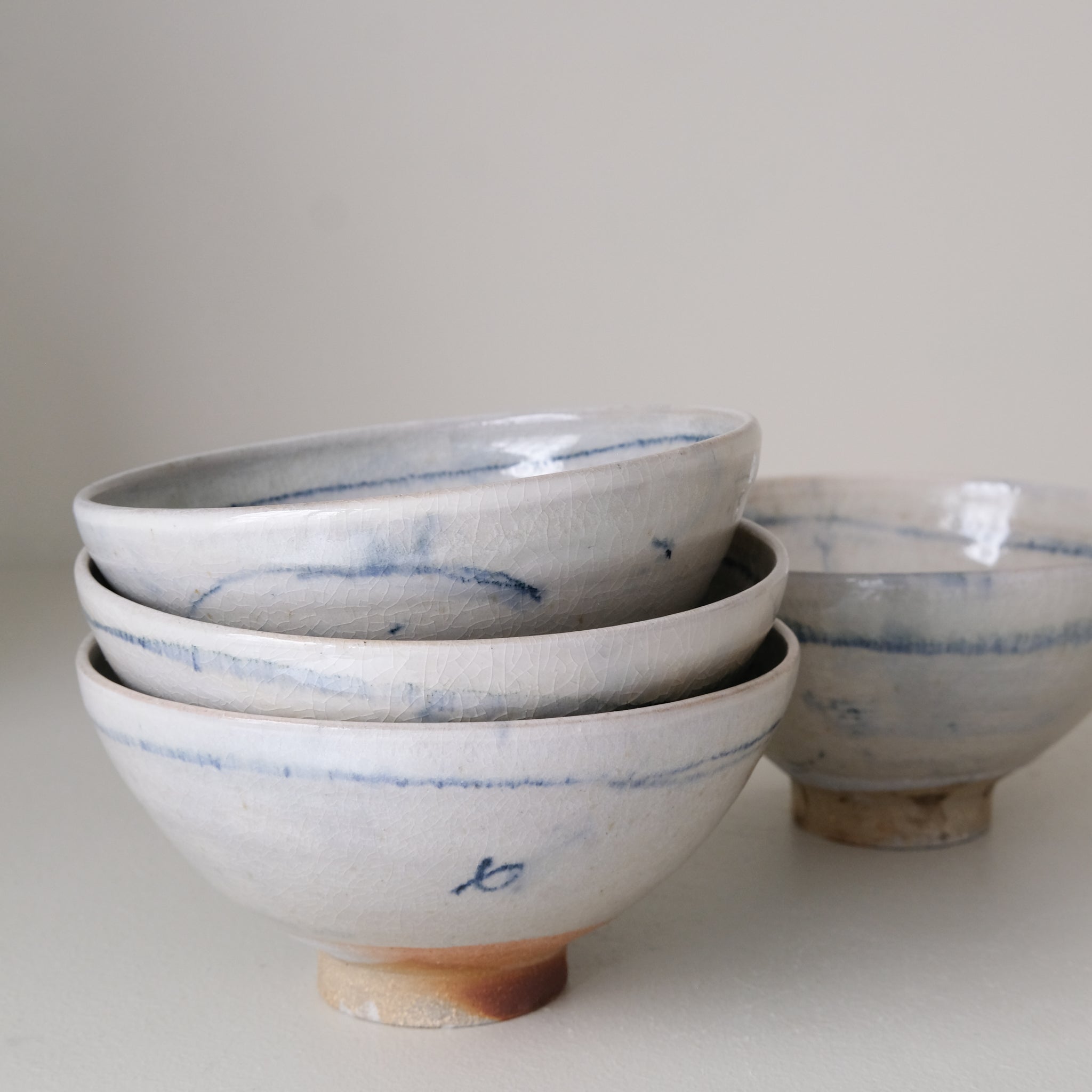 Bol (J) en grès D 15 cm cuisson feu - bleu de Maya Micenmacher chez Brutal Ceramics